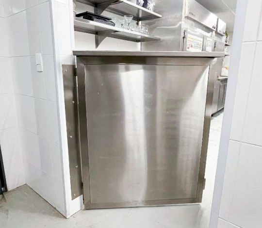 Porta Balcão de Aço inox sob medida